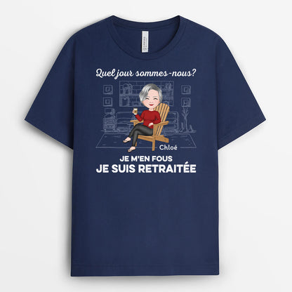 QUEL JOUR SOMMES-NOUS JE M'EN FOUS VERSION SOMBRE - CADEAU PERSONNALISÉ | T-SHIRT POUR RETRAITE