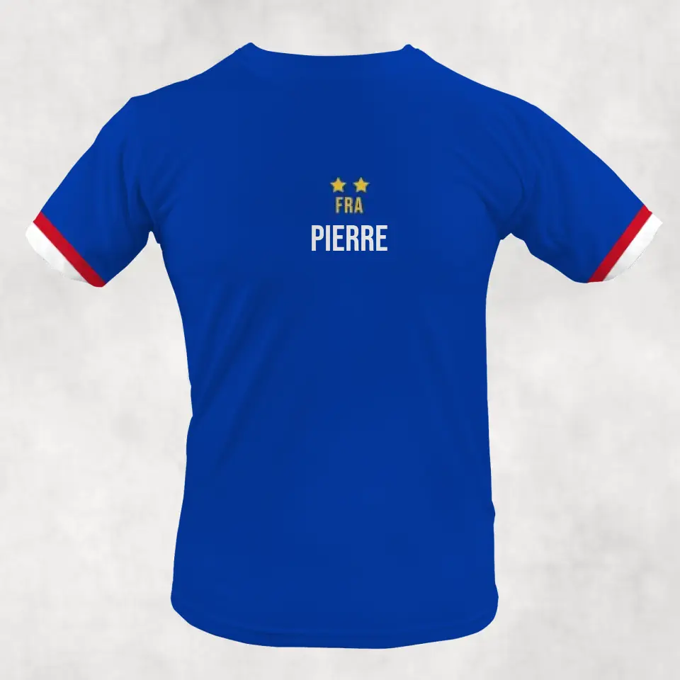 Personnalisez des T-shirts individuels en ajustant votre nom et votre numéro.