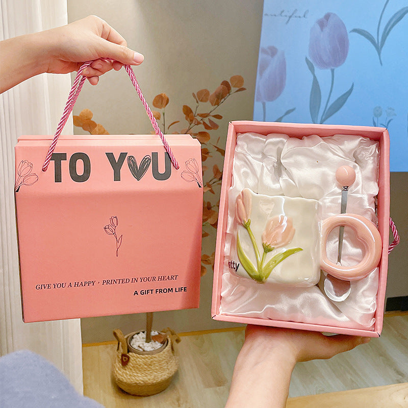 Mug en Céramique avec Motif de Tulipe en Relief – Cadeau Élégant pour Filles, Amis et Parents