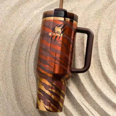 🧊【Nouveau】Tasse Isotherme Ice Boss Cup 🚗 avec Tuyau 💧 - 40oz Grand Volume - Idéale pour Voiture, Fitness et Bureau 💼 - Cadeau parfait pour Amis et Famille 🎁