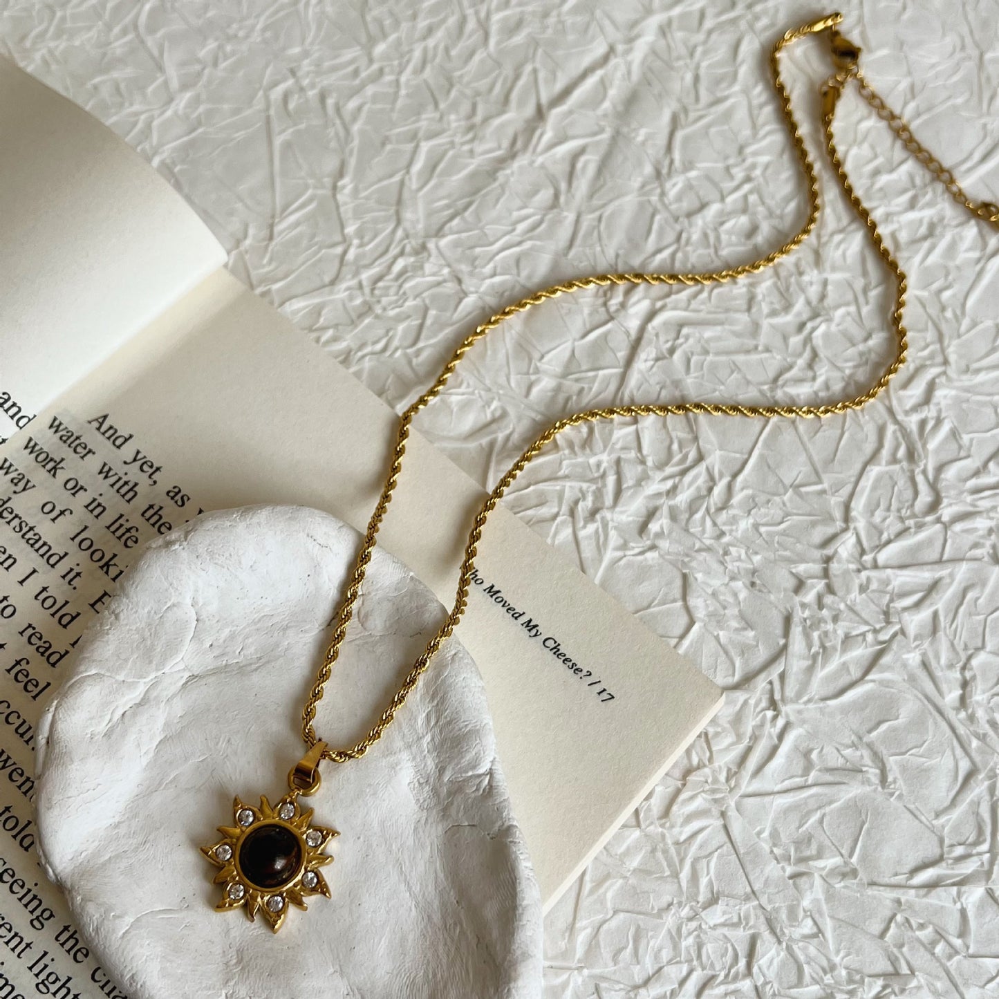 2025 Nouveau Murad Tiger's Eye Necklace｜Light Luxury Non-Fading Titanium Snake Bone Sweater Chain