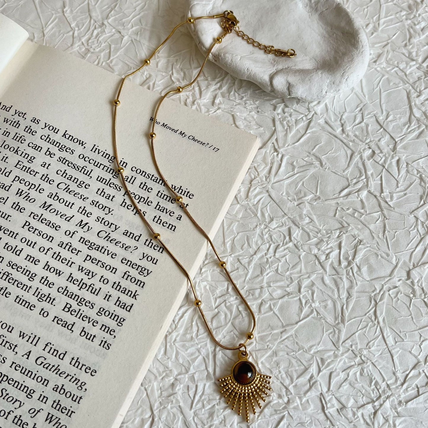 2025 Nouveau Murad Tiger's Eye Necklace｜Light Luxury Non-Fading Titanium Snake Bone Sweater Chain