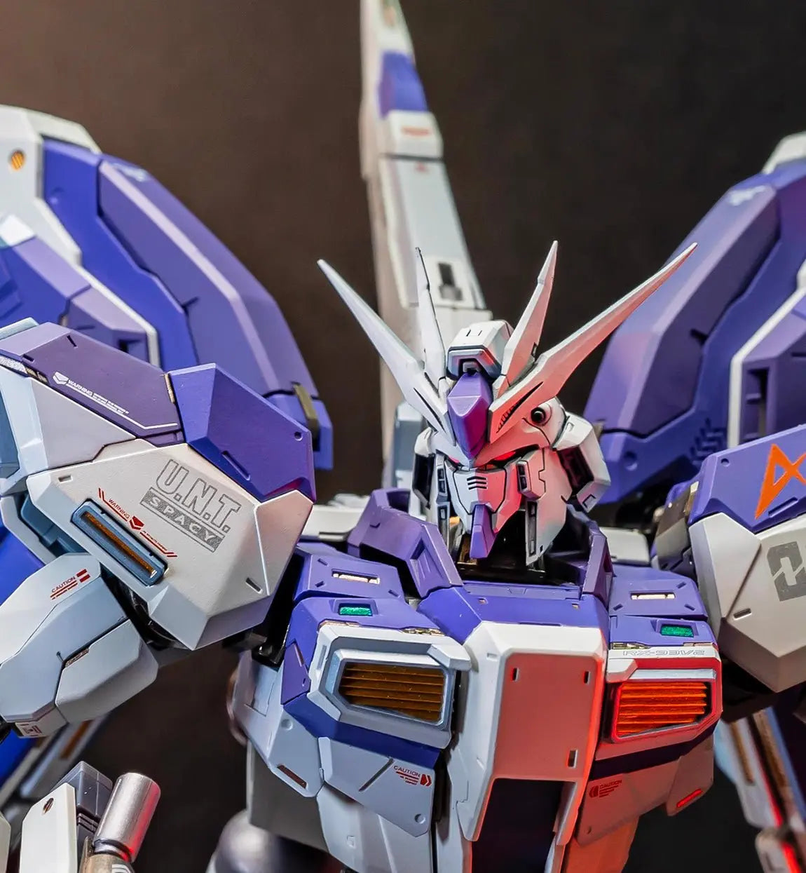 TORNADO MG RX-93-ν2 Hi-v Gundam Head GK Kit